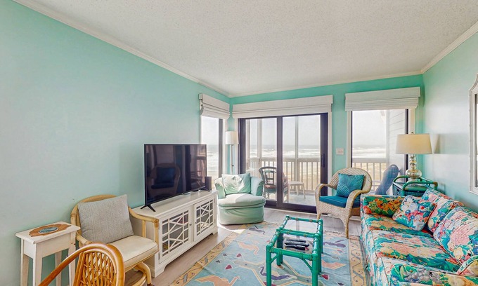 Atlantic Beach Condo | 3rd-Floor Condo in Direct Oceanfront Location with Panoramic Views & Free WiFi
