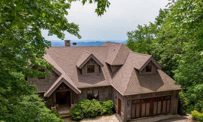Blowing Rock House | 402 m² House ∙ 5 bedrooms ∙ 10 guests