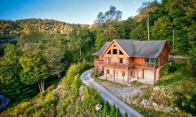 Banner Elk Cabin | 409 m² Cabin ∙ 6 bedrooms ∙ 15 guests