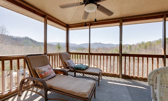 Bryson City House | 414 m² House ∙ 4 bedrooms ∙ 11 guests
