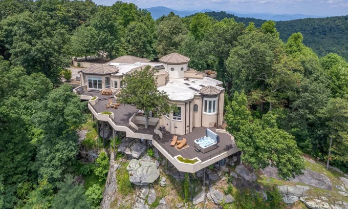 Lynn House | 427 m² House ∙ 4 bedrooms ∙ 8 guests