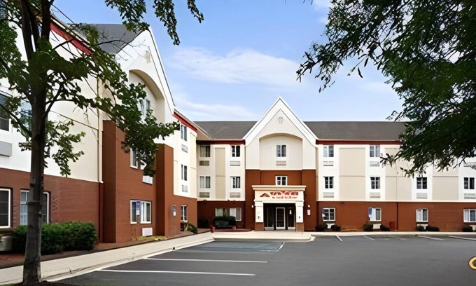 Southwest Raleigh Hotel | 45 m² Hotel ∙ 127 guests
