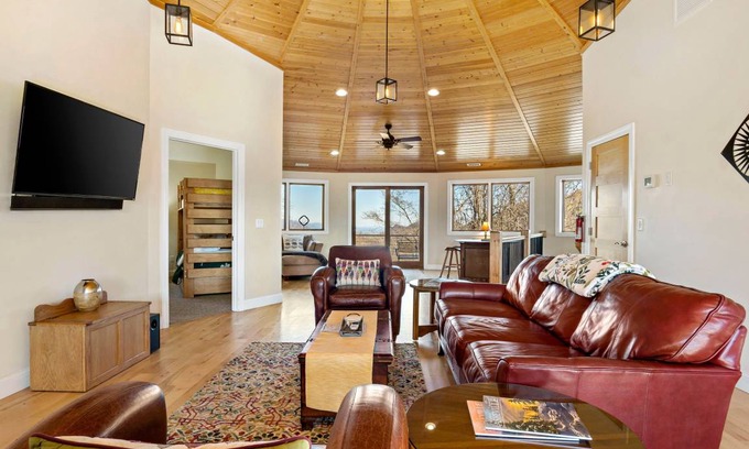 Black Mountain House | 465 m² House ∙ 5 bedrooms ∙ 10 guests