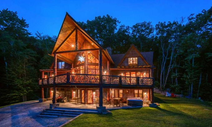 Elk Park House | 465 m² House ∙ 6 bedrooms ∙ 21 guests