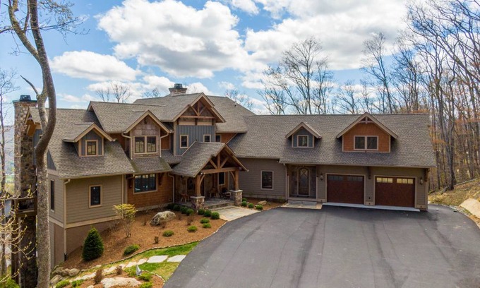Banner Elk House | 465 m² House ∙ 7 bedrooms ∙ 23 guests