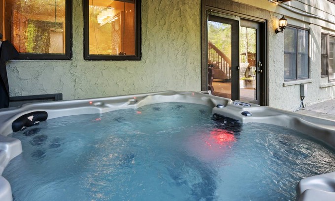 Hendersonville House | 474 m² House ∙ 7 bedrooms ∙ 19 guests