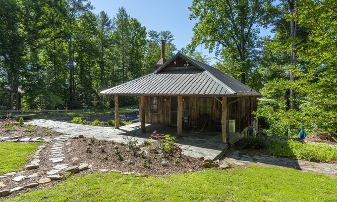 Morganton Cabin | 49 m² Cabin ∙ 2 bedrooms ∙ 4 guests