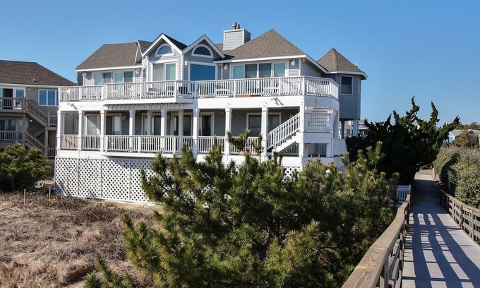 Corolla Light House | 4BR Oceanfront | Pool | Hot Tub | Sauna
