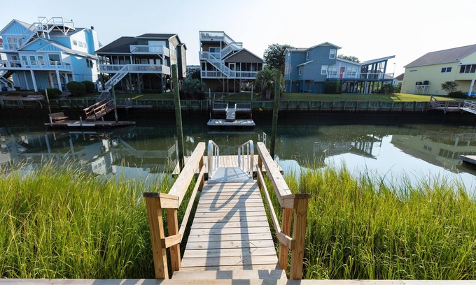 Sunset Beach House | 5 Star Sunset Beach canal home - Kayak, paddleboard, bring your boat & jetskis