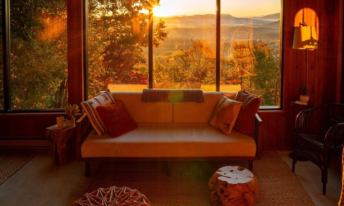 Mills River House | 5000sf Designer Mountaintop Retreat, Panoramic Views, Hot Tub, Peaceful Luxury
