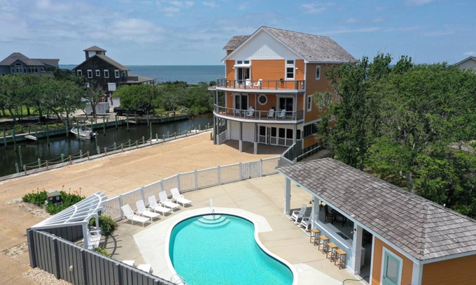 Sunset Village House | 502 m² House ∙ 7 bedrooms ∙ 14 guests
