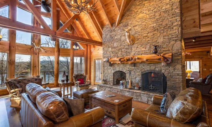 Wilkesboro Cabin | 603 m² Cabin ∙ 5 bedrooms ∙ 19 guests