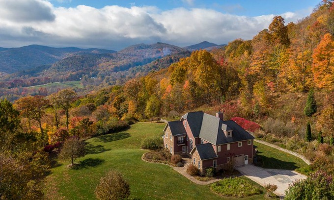 Boone House | 610 m² House ∙ 6 bedrooms ∙ 15 guests