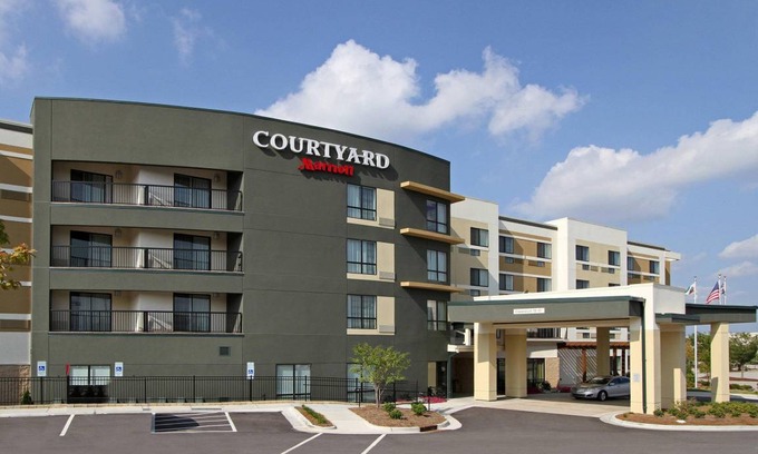 Northeast Raleigh Hotel | 63 m² Hotel ∙ 127 guests