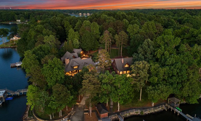 Mount Mourne House | 630 m² House ∙ 13 bedrooms ∙ 38 guests
