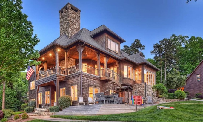 Mount Mourne House | 630 m² House ∙ 8 bedrooms ∙ 22 guests
