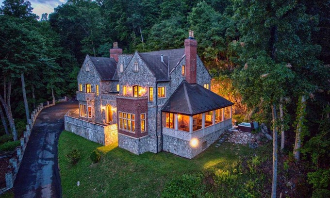 Banner Elk House | 687 m² House ∙ 6 bedrooms ∙ 14 guests