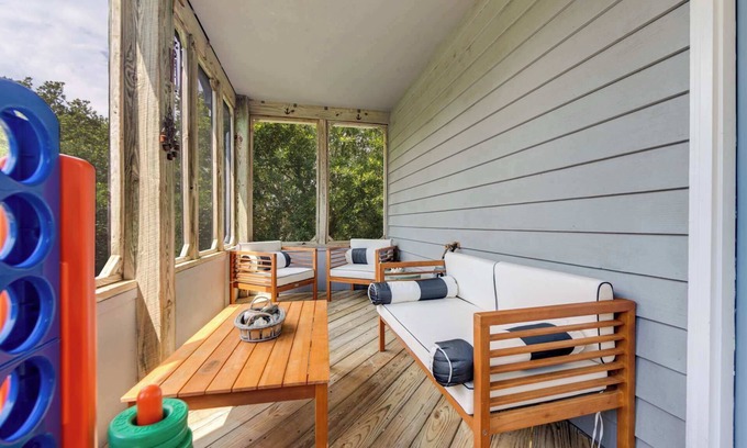 Ocean Sands House | 6Min Walk to Beach and Hot Tub!