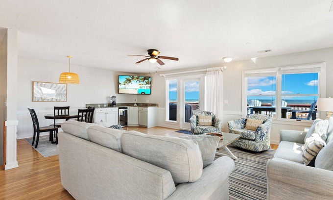 South Nags Head House | 7041 Toes in the Sand * Oceanfront * Dog Friendly