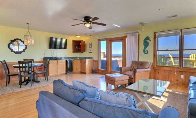 South Nags Head House | 7041 Toes in the Sand Oceanfront Dog Friendly Hot Tub