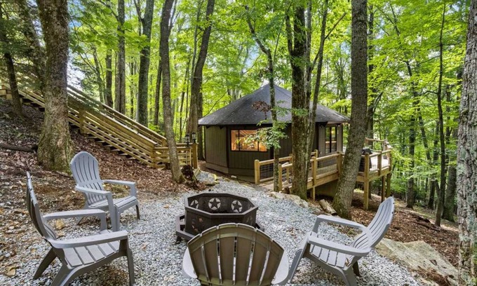 Beech Mountain Cabin | 73 m² Cabin ∙ 2 bedrooms ∙ 6 guests
