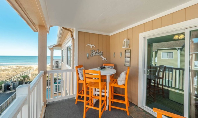 Wilmington Beach Condo | 73 m² Condo ∙ 2 bedrooms ∙ 7 guests