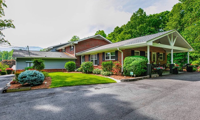 Swannanoa House | 74 m² House ∙ 2 bedrooms ∙ 6 guests
