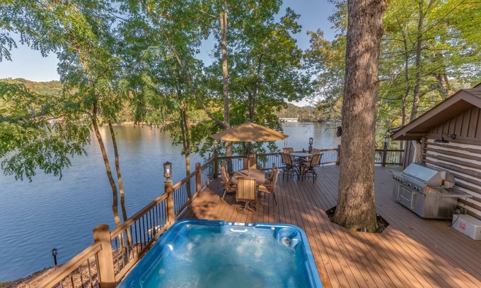 Lake Lure Cabin | 78 m² Cabin ∙ 3 bedrooms ∙ 6 guests