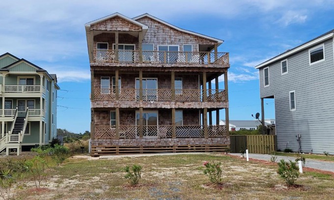 South Nags Head House | 8018 Beach Rd, Semi-Oceanfront, Pool/Hot Tub