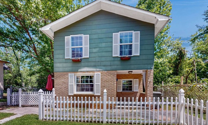 Hendersonville House | 82 m² House ∙ 2 bedrooms ∙ 3 guests