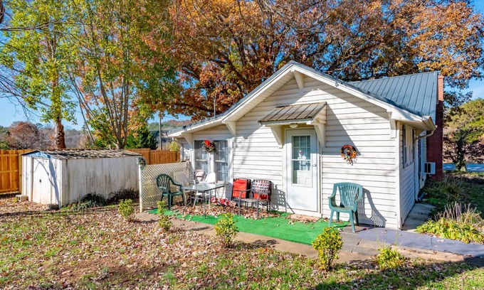 Morganton House | 84 m² House ∙ 2 bedrooms ∙ 4 guests