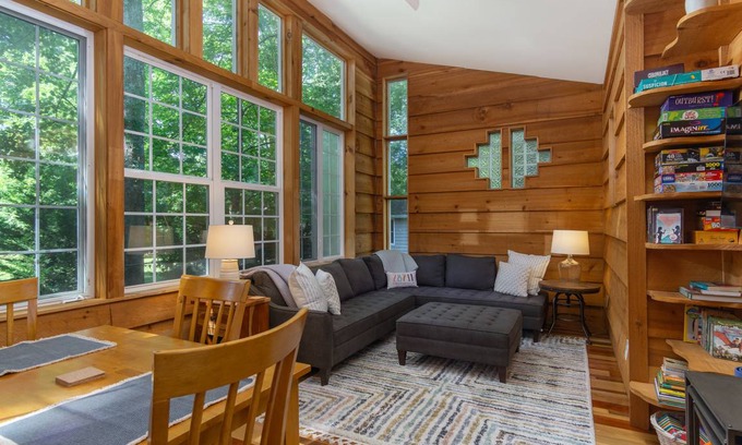 Black Mountain Cottage | 86 m² Cabin ∙ 2 bedrooms ∙ 4 guests