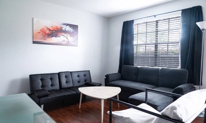 Chapel Hill Apartment | 88 m² Apartment ∙ 2 bedrooms ∙ 4 guests