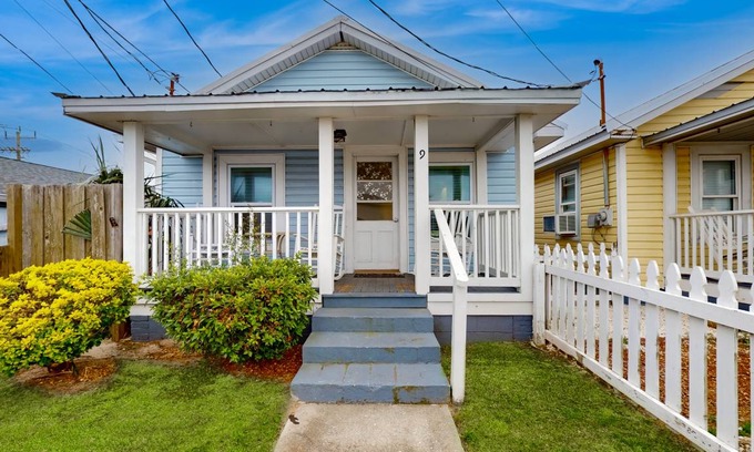 Kure Beach Cottage | 88 m² Cabin ∙ 2 bedrooms ∙ 6 guests