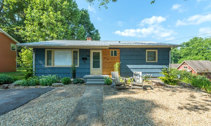Asheville House | 90 m² House ∙ 2 bedrooms ∙ 4 guests