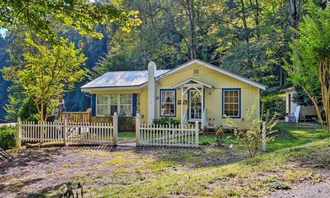 Fontana Dam Cottage | 92 m² Cabin ∙ 2 bedrooms ∙ 4 guests