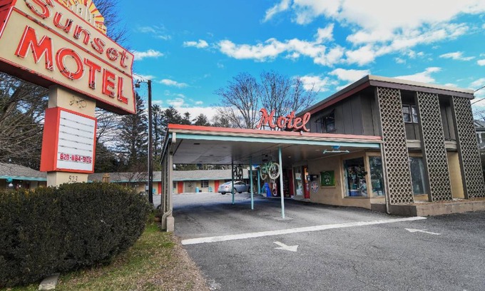 Brevard Hotel | 92 m² Motel ∙ 6 guests