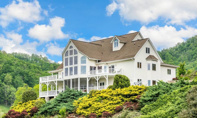 Clyde House | 929 m² House ∙ 8 bedrooms ∙ 28 guests