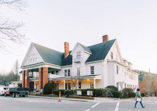 Burnsville Hotel | 93 m² Hotel ∙ 2 bedrooms ∙ 4 guests