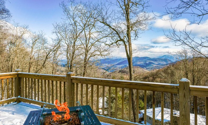 Cullowhee Cabin | 99 m² Cabin ∙ 3 bedrooms ∙ 8 guests