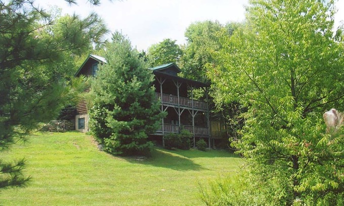 Blowing Rock Cabin | A Mountain Hideaway - 10 mins to Main St Blowing Rock, hot tub, pool table