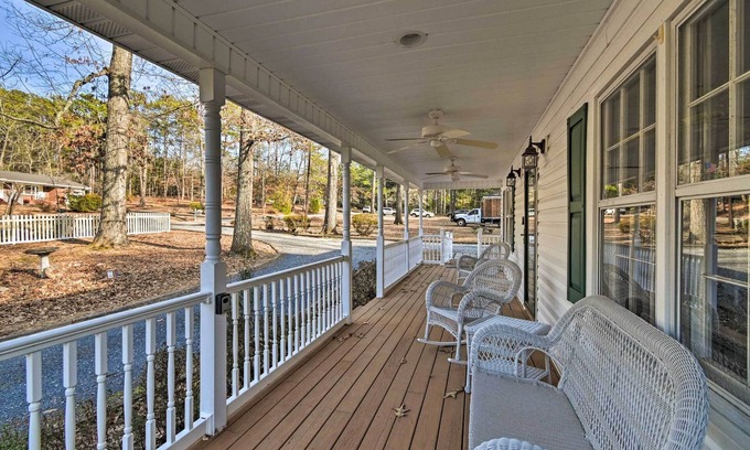 Aberdeen House | Aberdeen Family Home w/ Fire Pit & Deck