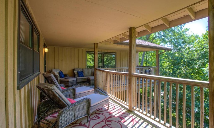 Blowing Rock House | Alpine Cottage Walking distance to App Ski cottage