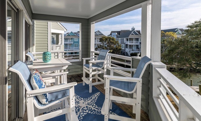 Manteo Condo | Anchors Away, Dog-Friendly & Upgraded Condo in Pirate's Cove!