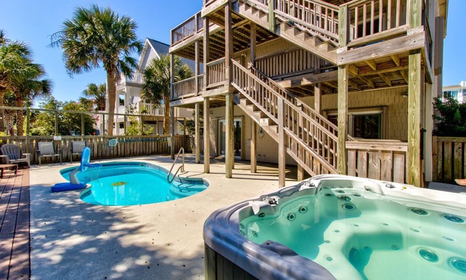 Kure Beach House | ☀️Atlantic Views- Beautiful 8BR Home with Private Pool and Hot Tub!☀️