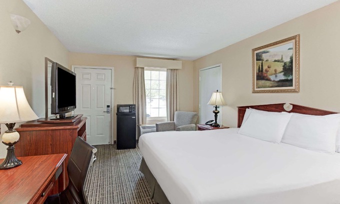 Sanford Hotel | Baymont by Wyndham Sanford