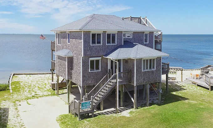 Brigands' Bay House | Baywatch - Fresh 3 Bedroom SoundFront Home in Frisco