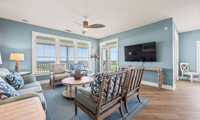 Corolla Condo | Beach Boddie: Top Floor Condo, Golf Membership, Community Pool Access