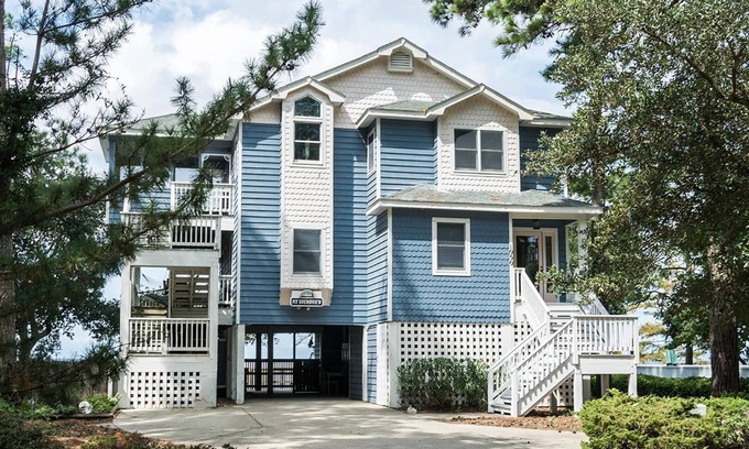 Corolla Light House | Beach, Golf, Water Sports, Restaurants, Shopping.the perfect OBX vacation!
