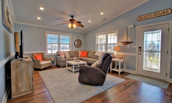 Surf City House | "Beach Therapy" Topsail Island Beach Cottage - Short Walk to the Beach
